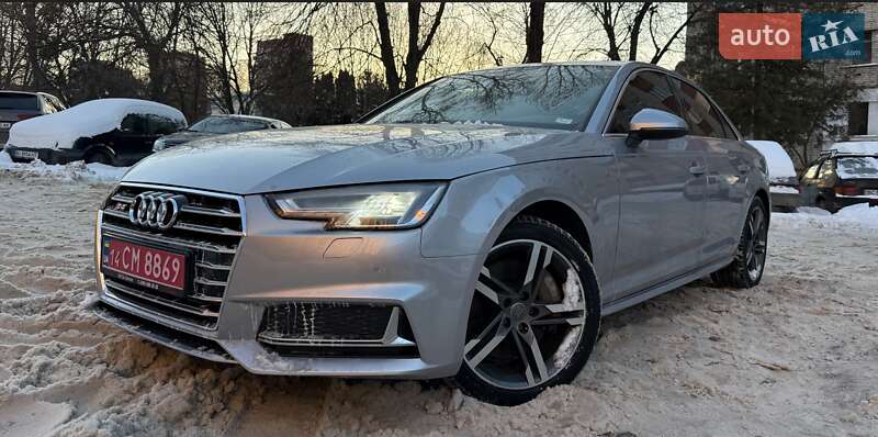 Седан Audi A4 2018 в Львові