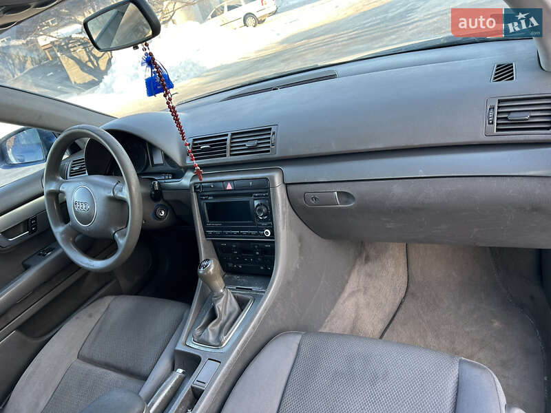 Седан Audi A4 2001 в Рівному