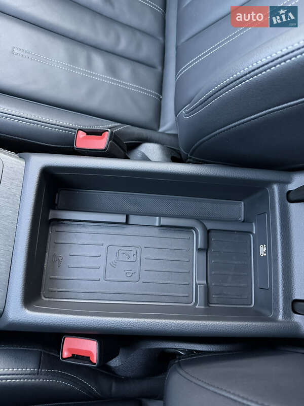 Седан Audi A4 2023 в Ивано-Франковске