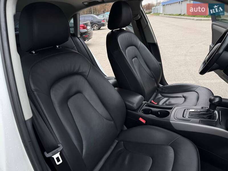 Седан Audi A4 2014 в Дніпрі