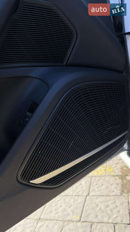 Седан Audi A4 2018 в Львові