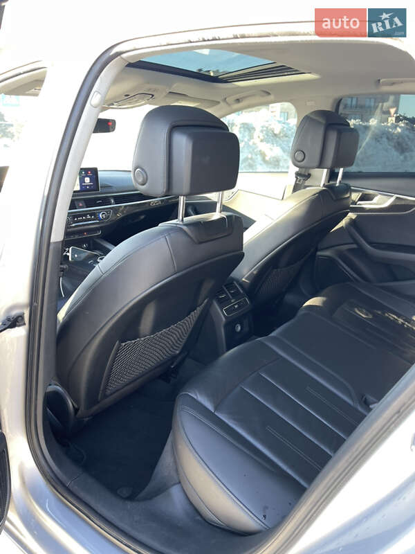 Седан Audi A4 2018 в Львові