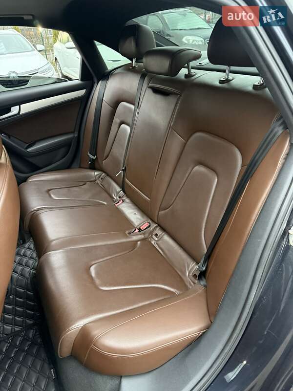 Седан Audi A4 2012 в Сумах