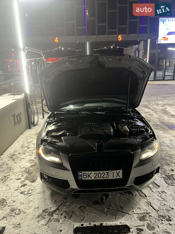 Седан Audi A4 2011 в Ровно