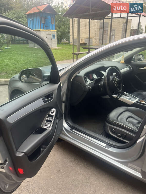 Седан Audi A4 2011 в Ровно