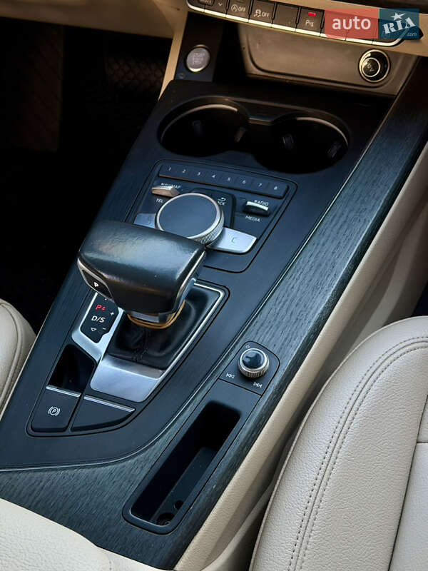 Седан Audi A4 2016 в Ужгороде