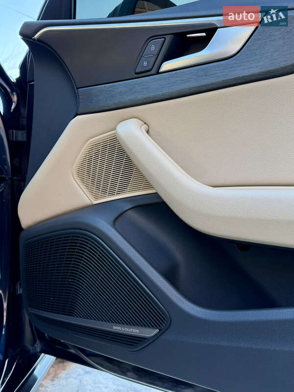 Седан Audi A4 2016 в Ужгороде