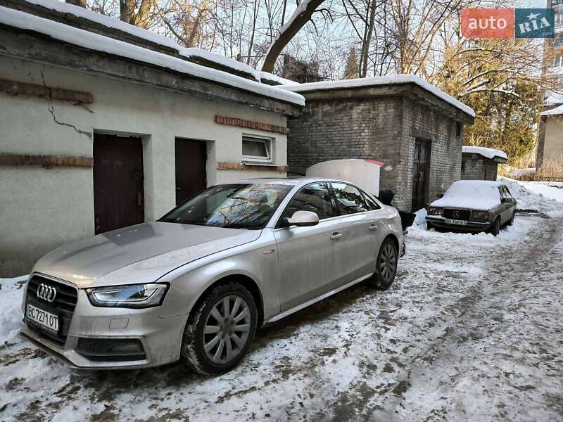 Седан Audi A4 2014 в Львові