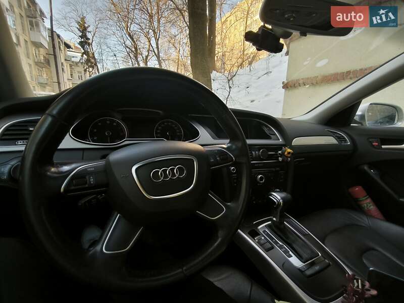 Седан Audi A4 2014 в Львові