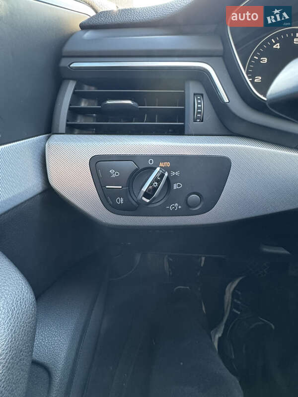 Седан Audi A4 2017 в Полтаві