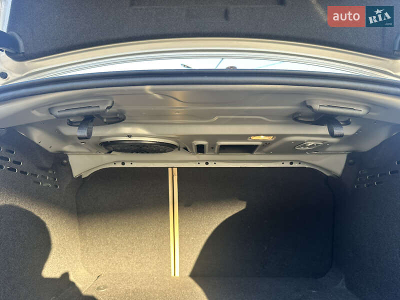 Седан Audi A4 2014 в Чернігові