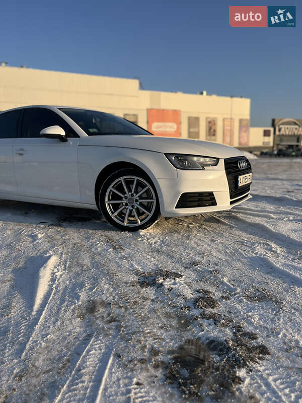 Седан Audi A4 2016 в Киеве
