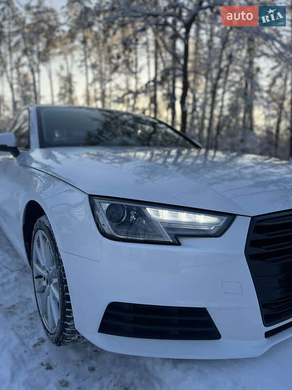 Седан Audi A4 2016 в Киеве