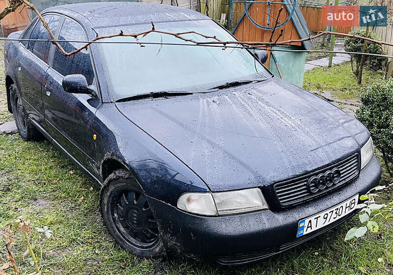 Седан Audi A4 1998 в Бурштині
