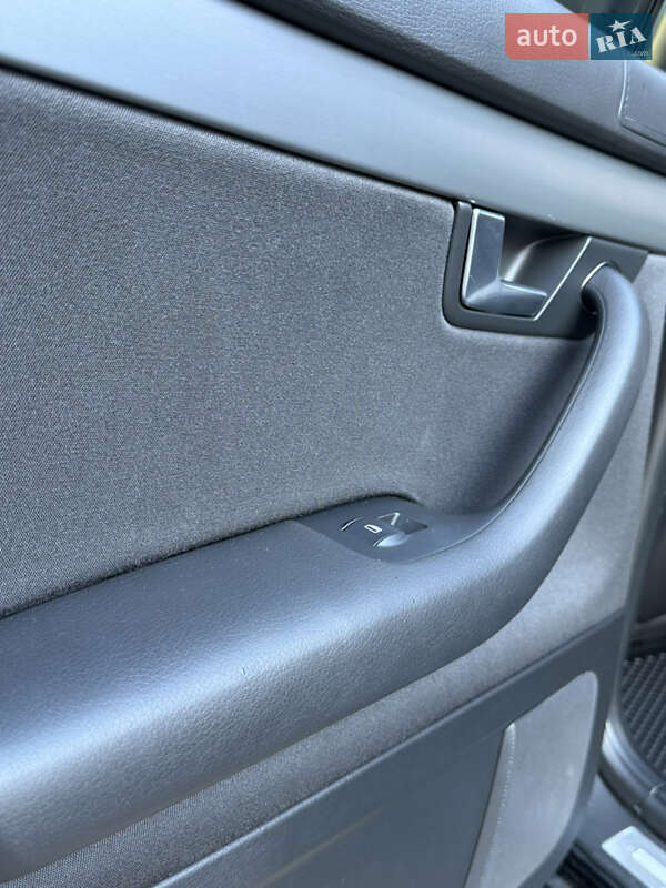 Седан Audi A4 2005 в Днепре