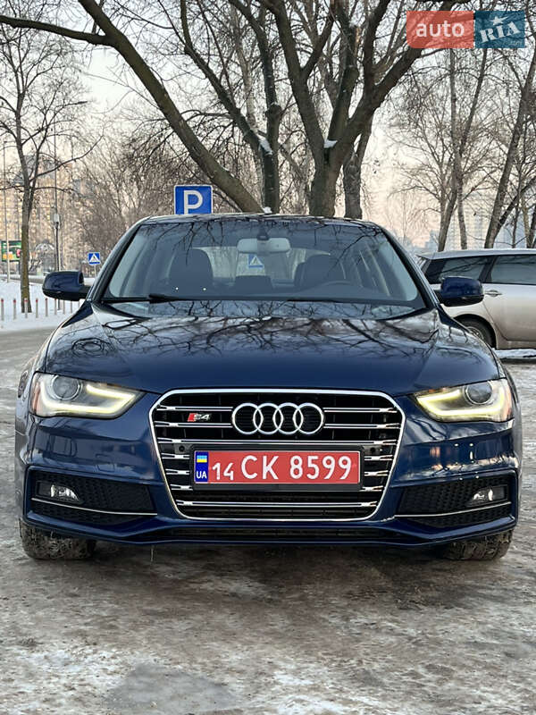 Седан Audi A4 2015 в Києві