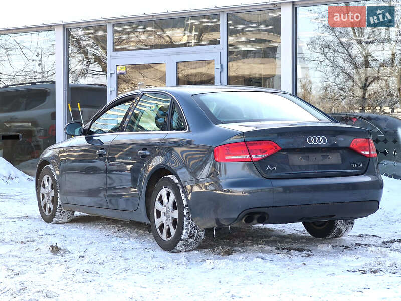 Седан Audi A4 2010 в Дніпрі