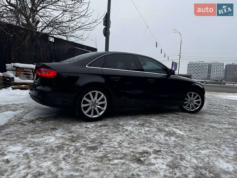 Седан Audi A4 2012 в Киеве