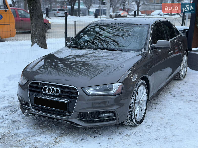 Седан Audi A4 2014 в Чернівцях