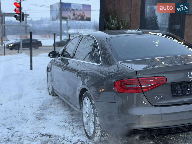 Седан Audi A4 2014 в Чернівцях