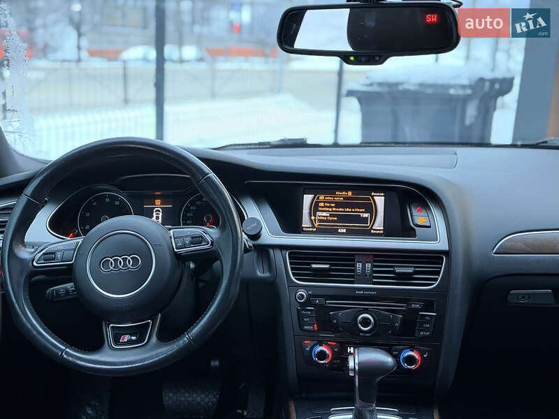 Седан Audi A4 2014 в Чернівцях