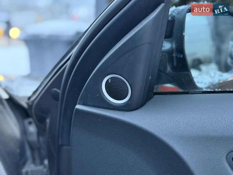 Седан Audi A4 2014 в Чернівцях