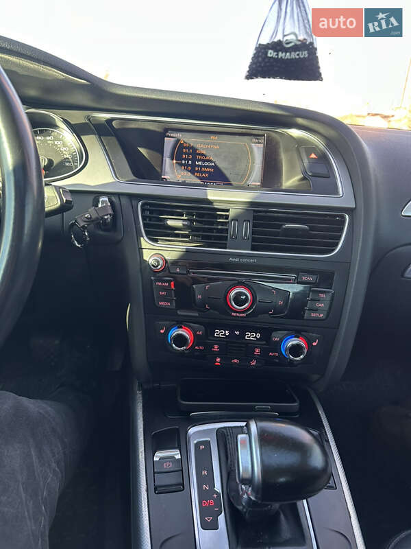 Седан Audi A4 2014 в Львові