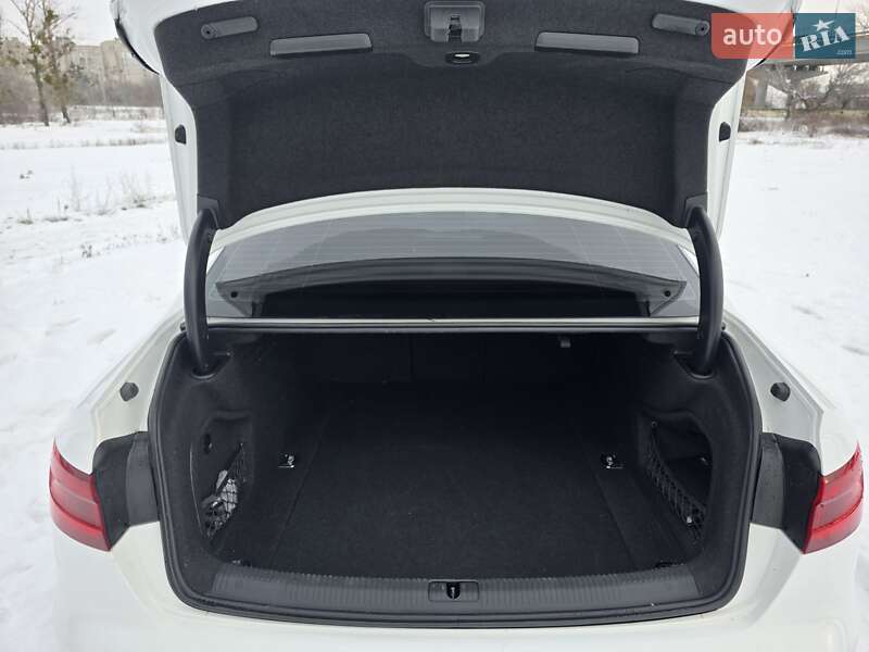 Седан Audi A4 2017 в Харькове