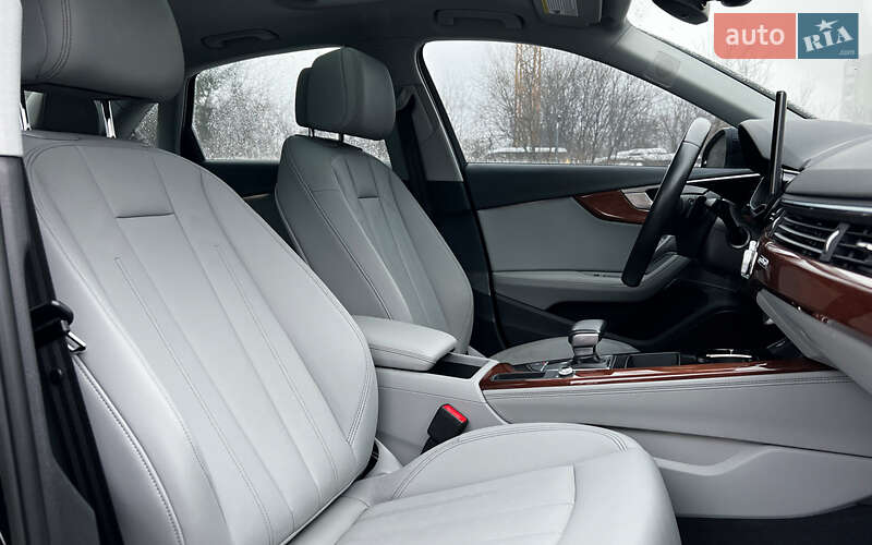 Седан Audi A4 2022 в Львове