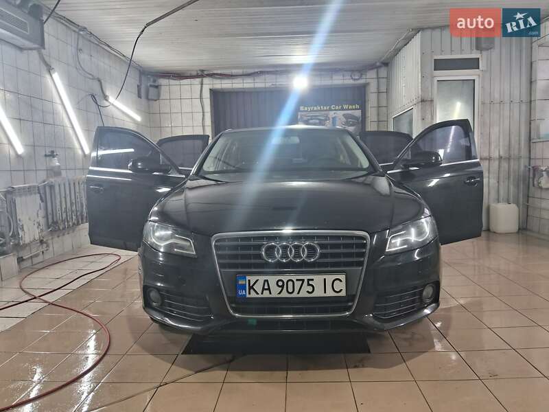 Седан Audi A4 2010 в Києві
