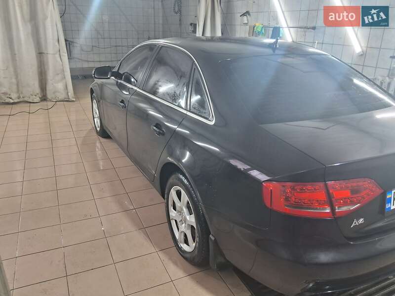 Седан Audi A4 2010 в Києві
