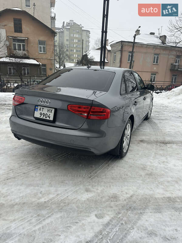 Седан Audi A4 2014 в Ивано-Франковске