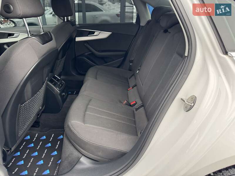 Седан Audi A4 2020 в Рівному