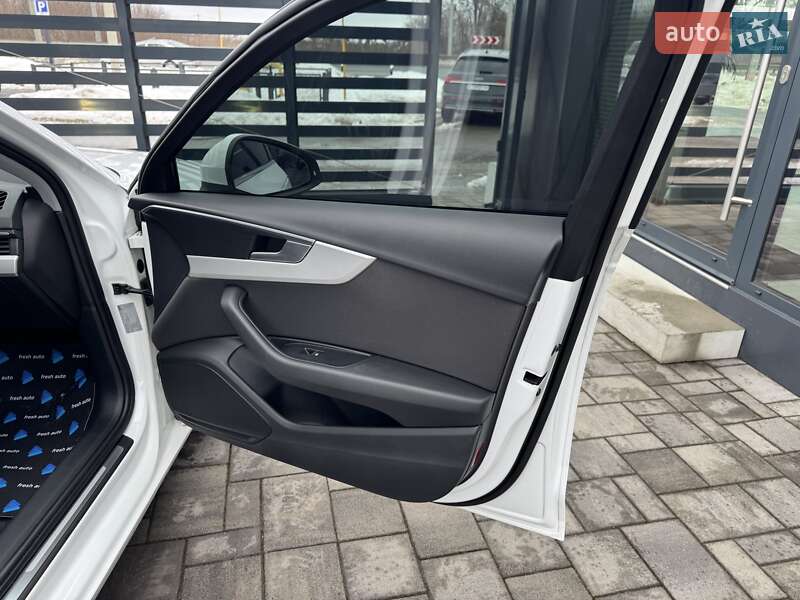 Седан Audi A4 2020 в Рівному