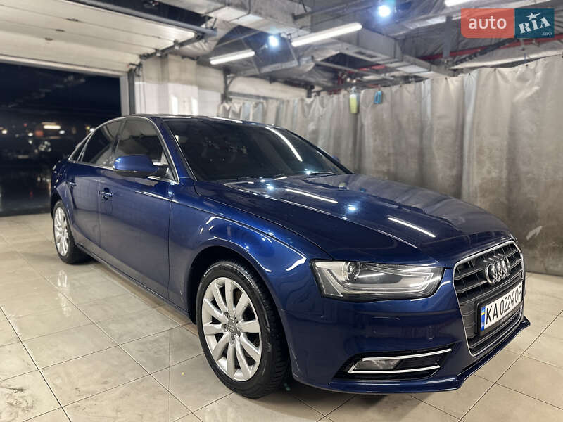 Седан Audi A4 2013 в Киеве