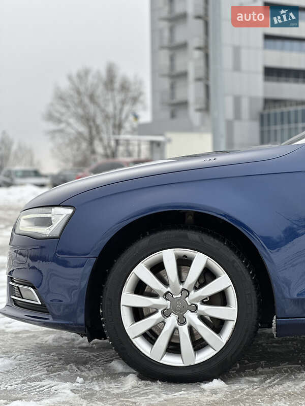 Седан Audi A4 2013 в Киеве
