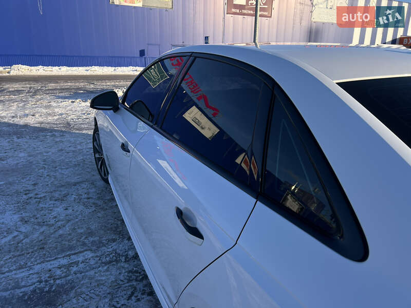 Седан Audi A4 2021 в Виннице