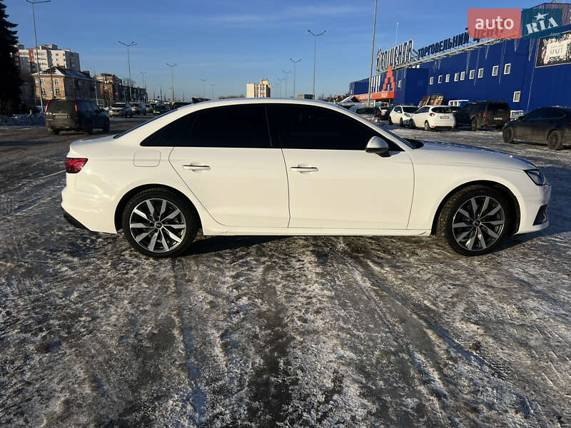 Седан Audi A4 2021 в Виннице