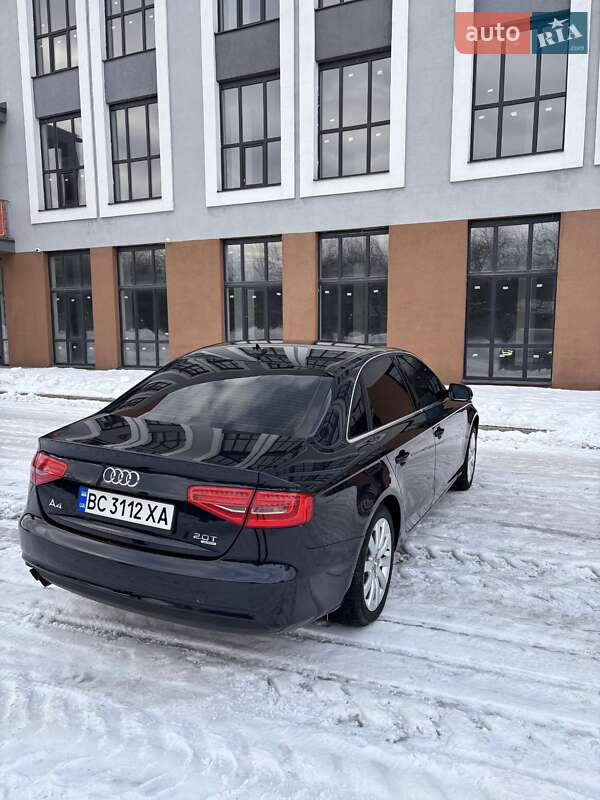 Седан Audi A4 2012 в Львове