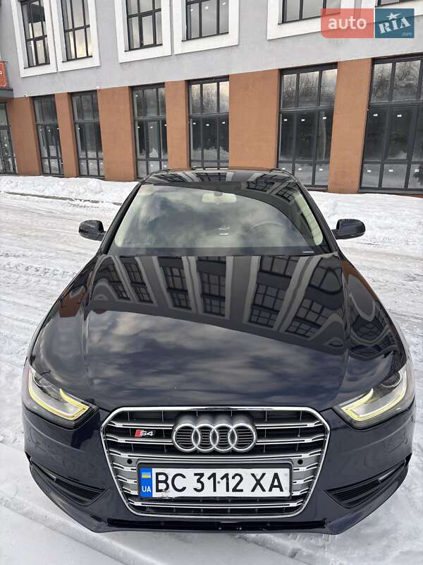 Седан Audi A4 2012 в Львове