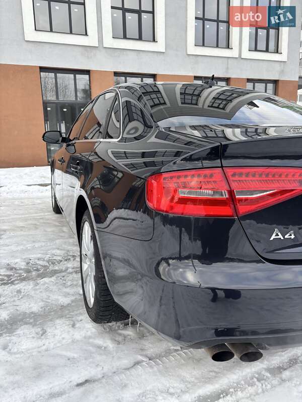 Седан Audi A4 2012 в Львове