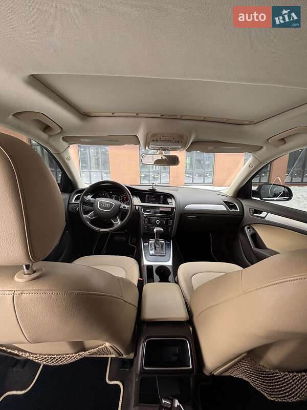 Седан Audi A4 2012 в Львове