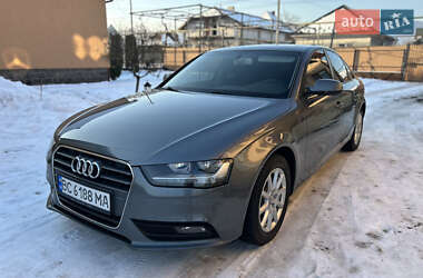 Седан Audi A4 2014 в Мукачево