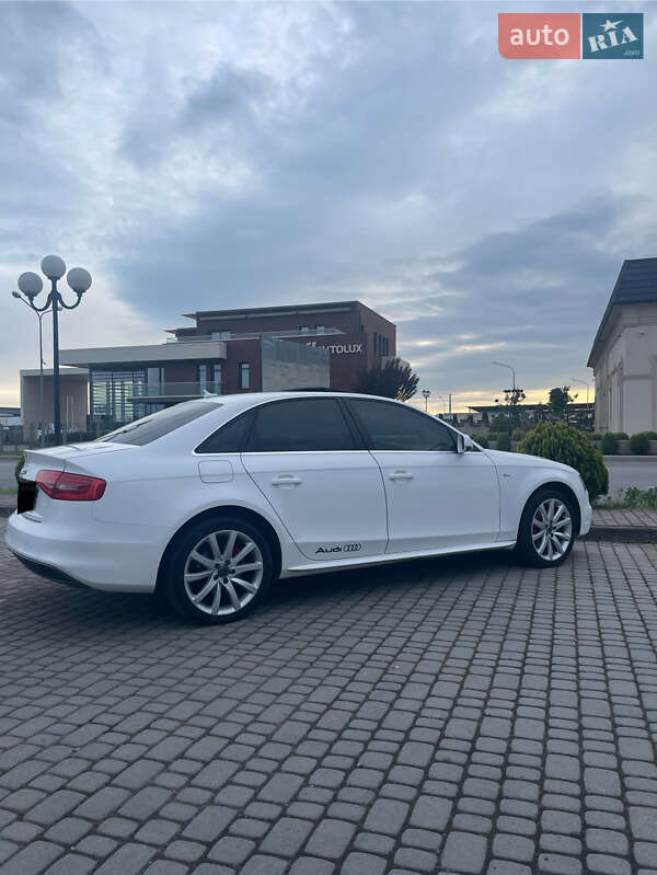Седан Audi A4 2014 в Мукачево