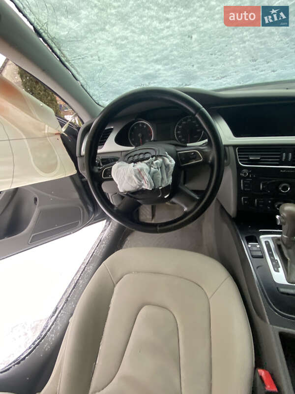 Седан Audi A4 2011 в Татарове