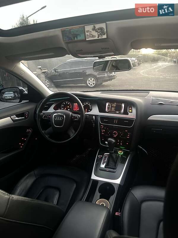 Седан Audi A4 2010 в Ужгороде