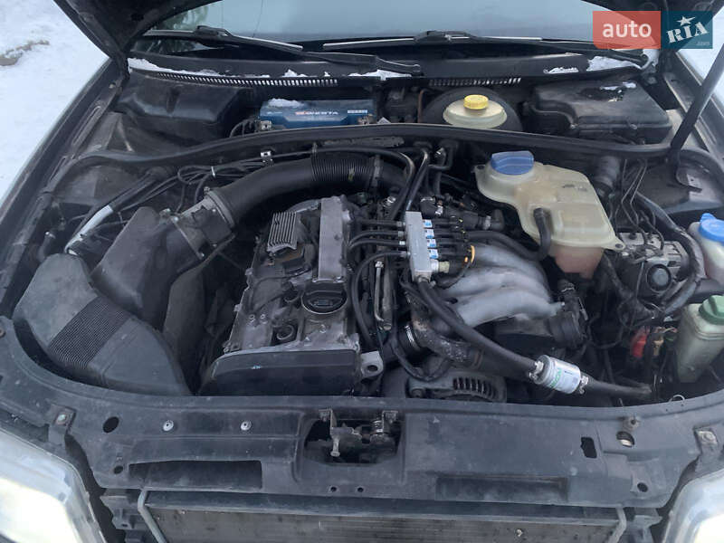 Седан Audi A4 1998 в Калиновке