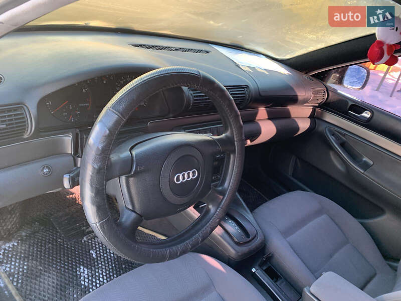 Седан Audi A4 1998 в Калиновке