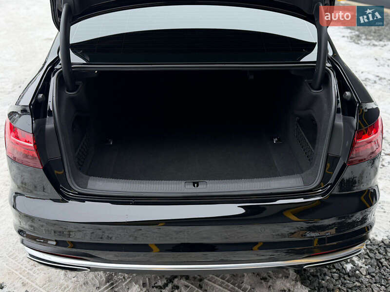 Седан Audi A4 2020 в Самборі