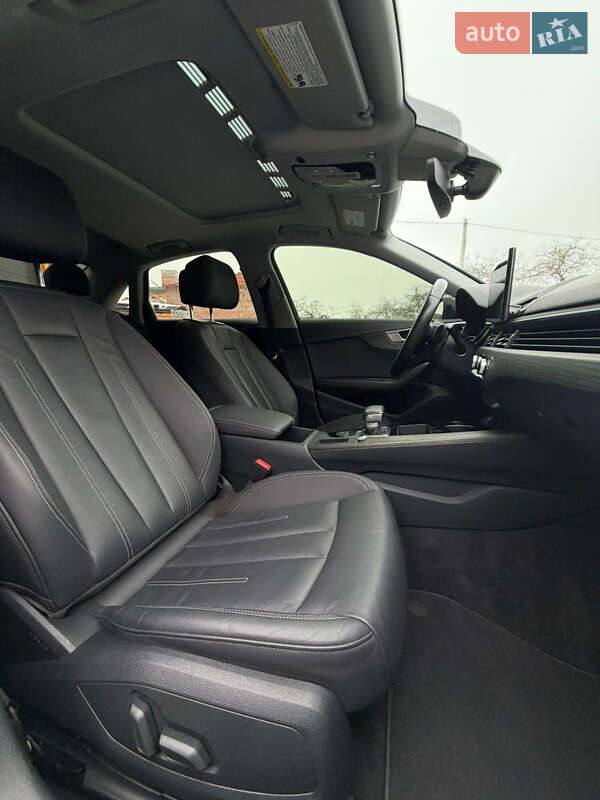 Седан Audi A4 2020 в Самборі